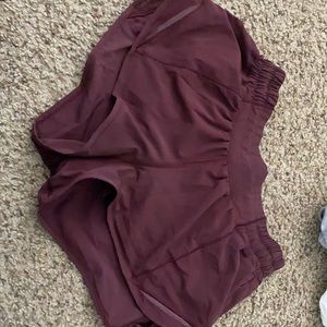lululemon hotty hot low rise 2.5 shorts